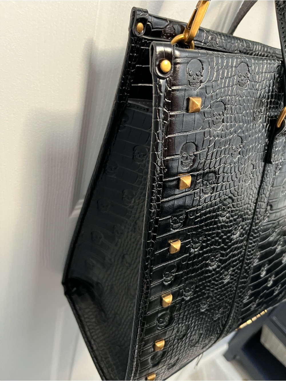 Betsey Johnson Black Skull Studded Shoulder Crossbody Gold Hardware Charm Goth - Picture 4 of 16